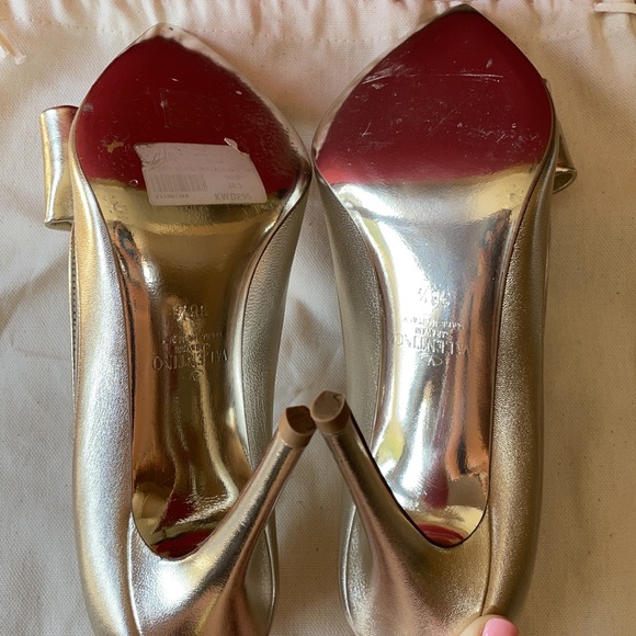 VALENTINO Garavani DollyBow Leather Metallic Pumps - Picture 9 of 12